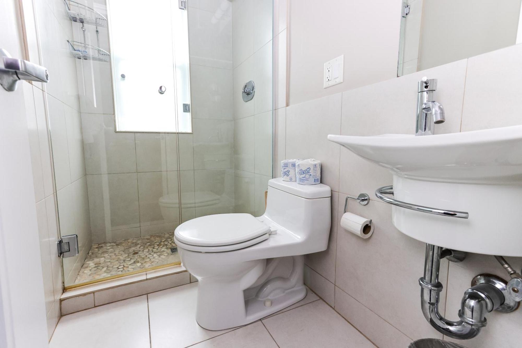 Furnished Newbury Street Studio, #6 Appartement